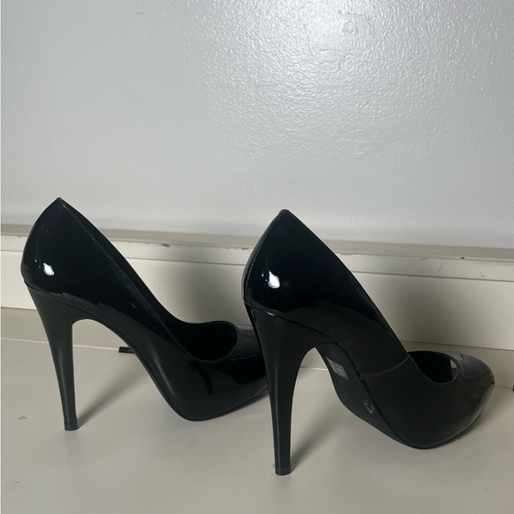 Michael Shoes - Michael leather heels. Women’s size 7. GORGEOUS!! EUC! Minor scuff on inside.